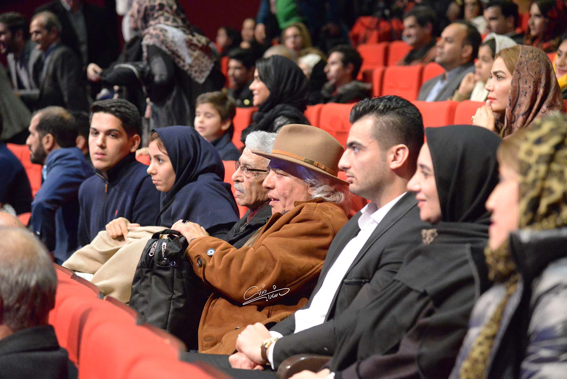 fest37open_3 جامعه صنفی تهیه کنندگان سینمای ایران - جشنواره سی و هفتم فیلم فجر با پرواز سیمرغ ها آغاز شد 